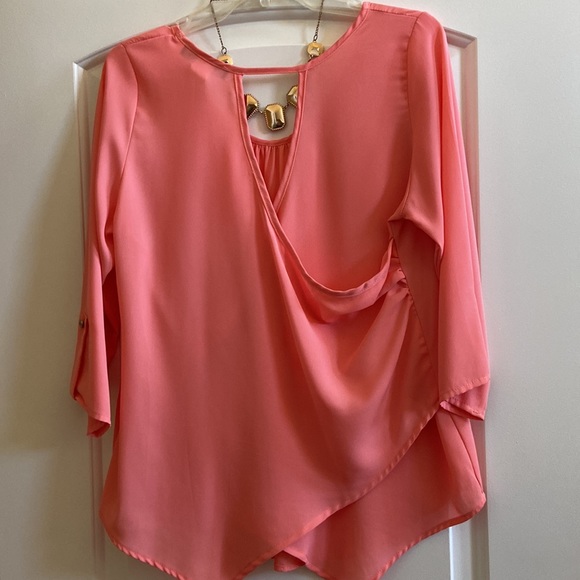 Gently used coral polyester top in size M - Picture 4 of 7